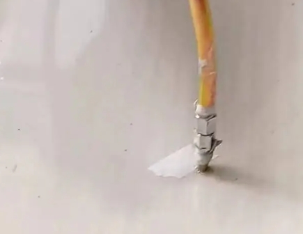 深圳瓷砖空鼓维修公司专业解答在瓷砖铺贴过程中，如果使用的砂料过粗（如全部使用了粗砂），可能会导致以下问题